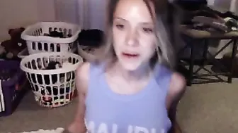 crazy_chloe Bitch in stockings gets squirt