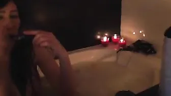 poppynaked Skillful woman gently pulls pussy