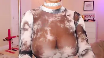 carmen_bella Vicious bitch having fun at work