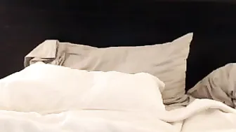 breeolson Crazy girl masturbates