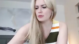 dgoodgirl Young bitch caresses shaved holes