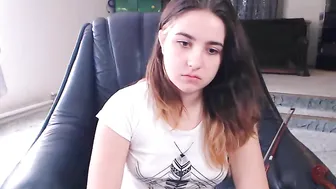 sisi_taylor Beauty is resting with pussy