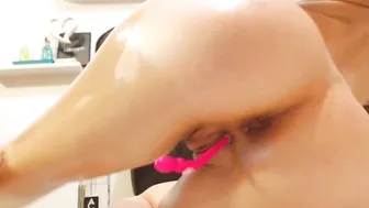 bonnbon Gorgeous sex bomb caresses sex lips