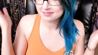 xfuukax Hot bitch fucks herself with a phallus