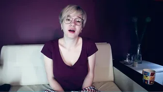 katetailor Insatiable blonde stretches her pussy