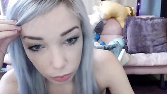 lilmskitten Gorgeous model strips and pulls pussy