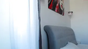annieamy Dark haired babe digging with sex machine