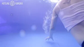 Hotline Aurora mature model caresses nipples and cunt