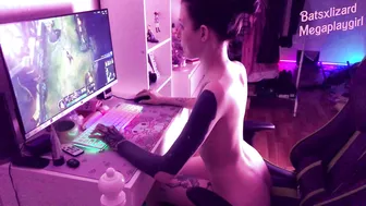 Elisabeth Weir cute girl fingering pussy with vibrator