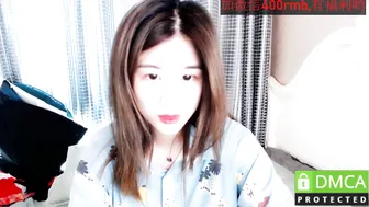 cn_yoyo busty chick caresses big nipples