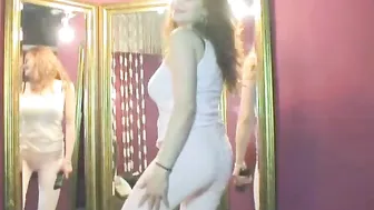 chiceva shows her sweet holes