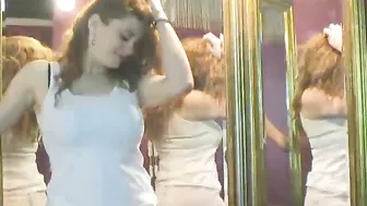 chiceva shows her sweet holes