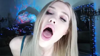 [PatriciaGoddess.com] Patricia91 cute girl caresses her charms