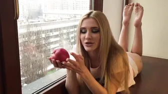 [PatriciaGoddess.com] Patricia91 seductive babe masturbates shaved cunt