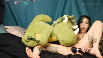Cattie skinny nipple pulls pussy with fingers