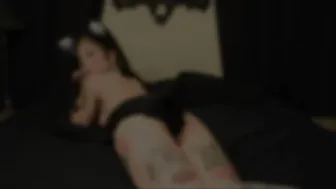 Cattie beautiful vigorously fingering pussy