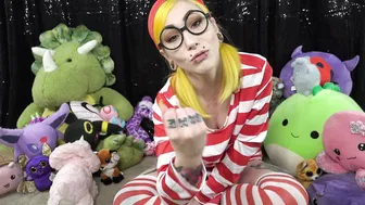 Cattie coquette shows shaved holes