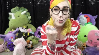 Cattie coquette shows shaved holes