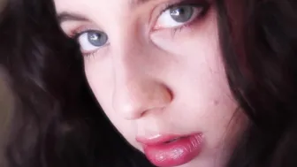 princess violette mature chick pulls pussy