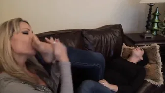 iwantfeet Busty brunette