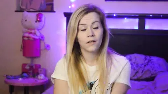 petgirl gorgeous babe dancing striptease