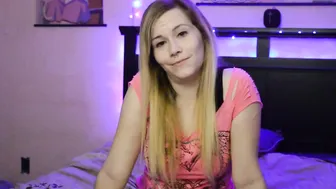 petgirl incendiary lady masturbates both holes with pleasure