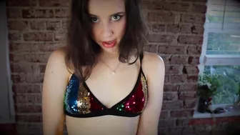 princess violette spicy chick gently pulls pussy