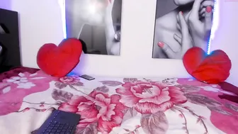 carla_hernandez hottie masturbates shaved cunt