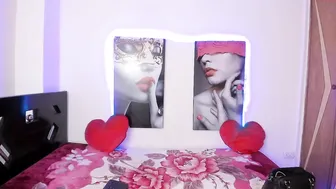 carla_hernandez hottie masturbates shaved cunt