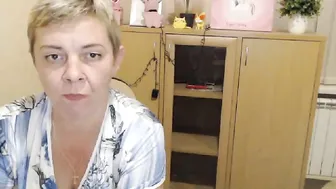 caroline_x_princess Black-haired confused