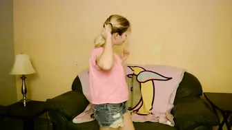 petgirl Busty brunette