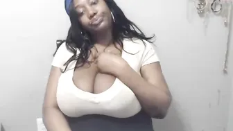 cherrykuchixx loves jerking off and catches the buzz from the process