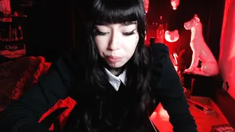 caroline_x_princess skinny nipple pulls pussy with fingers
