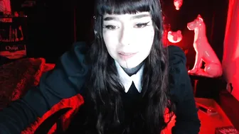caroline_x_princess skinny nipple pulls pussy with fingers