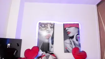 carla_hernandez vicious bitch tightly stretches her pussy