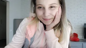 candymini charming bitch jerks pussy and cums