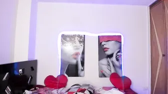 carla_hernandez lustful woman fucks vagina with phallus