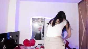 carla_hernandez lustful woman fucks vagina with phallus