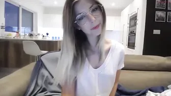 cassy_cum fucking herself in her pussy