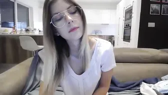 cassy_cum fucking herself in her pussy