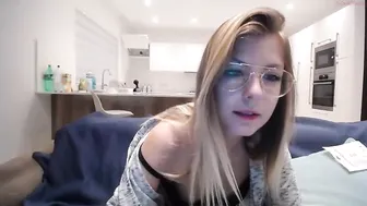 cassy_cum gorgeous girl masturbates cunt