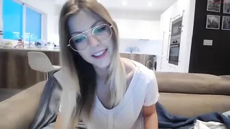 cassy_cum adorable bitch twirls elastic booty