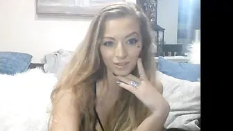 candy_shop_babe dick shows off her shaved cunt