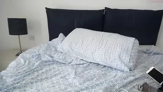 cassy_cum plump bitch massages nipples