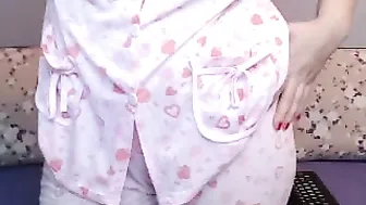 onegoodbitch beauty is resting with pussy