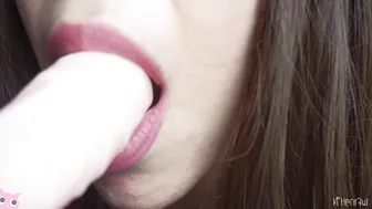kittenrawr playing with her ass and pussy