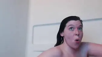 dianarchist busty hottie caresses shaved pussy