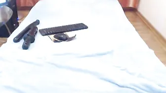 kittyy25 busty maiden posing in stockings