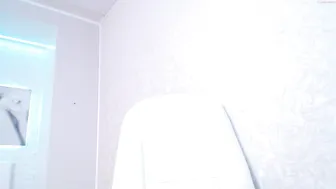 blondiebetsy ambitious bitch fucks with a dildo