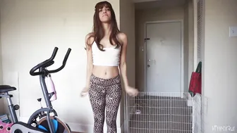 kittenrawr beautiful woman in black clearly jerks off her vagina